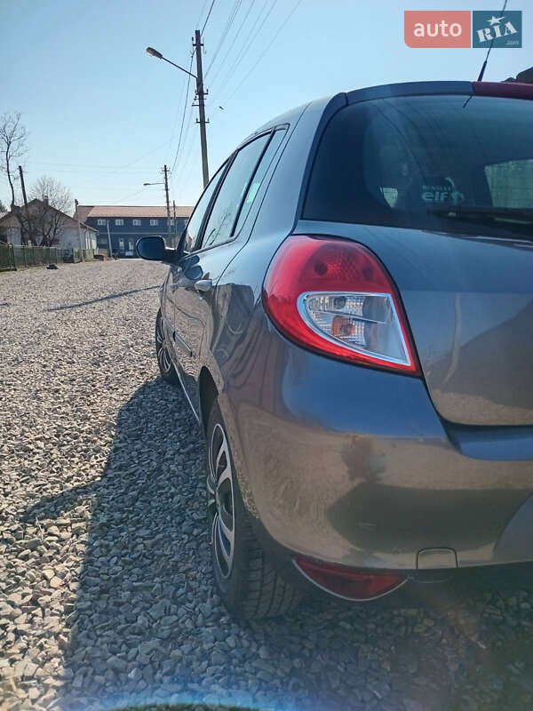 Хетчбек Renault Clio 2010 в Івано-Франківську