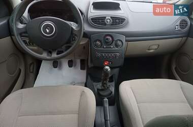 Хэтчбек Renault Clio 2006 в 