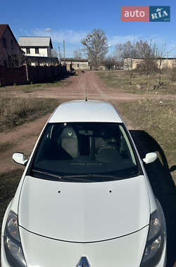 Хэтчбек Renault Clio 2012 в 