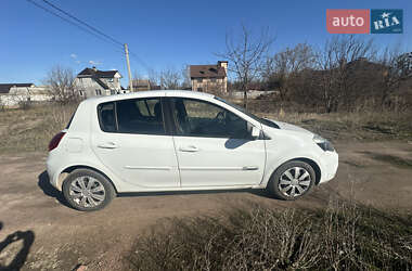 Хэтчбек Renault Clio 2012 в 