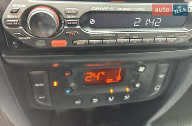 Хэтчбек Renault Clio 2003 в 