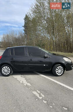 Хэтчбек Renault Clio 2011 в 