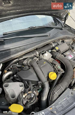 Хэтчбек Renault Clio 2011 в 
