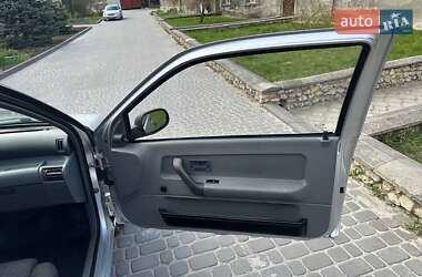 Хэтчбек Renault Clio 1991 в 