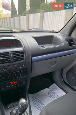 Седан Renault Clio 2007 в 