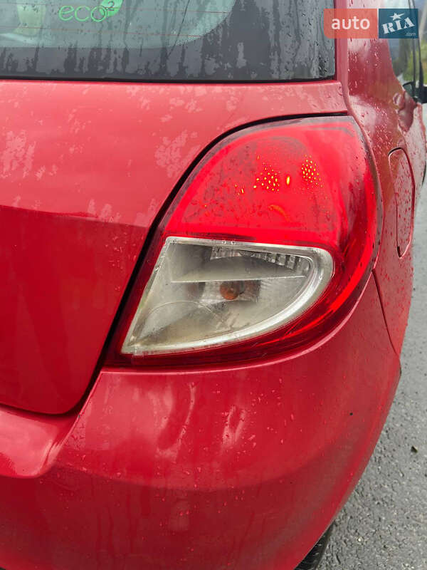 Седан Renault Clio 2010 в Дрогобыче