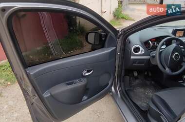Хэтчбек Renault Clio 2012 в 