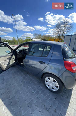 Хэтчбек Renault Clio 2006 в 