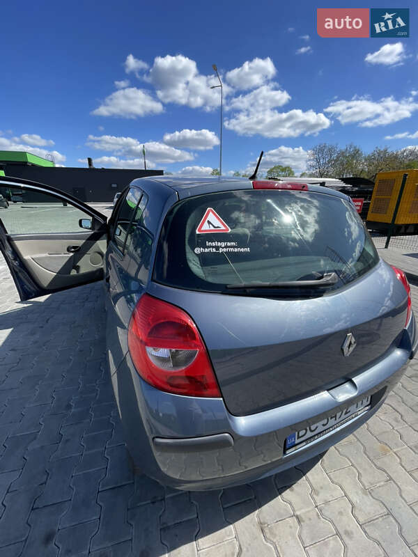Хэтчбек Renault Clio 2006 в Стрые