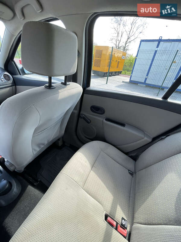 Хэтчбек Renault Clio 2006 в Стрые