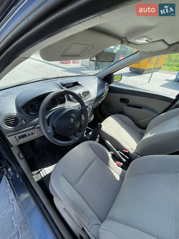 Хэтчбек Renault Clio 2006 в Стрые