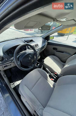 Хэтчбек Renault Clio 2006 в 
