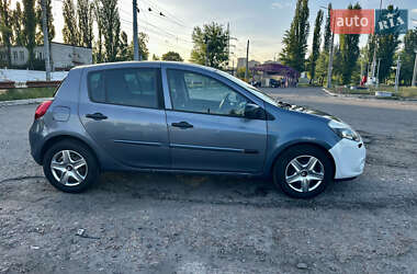 Хетчбек Renault Clio 2010 в 