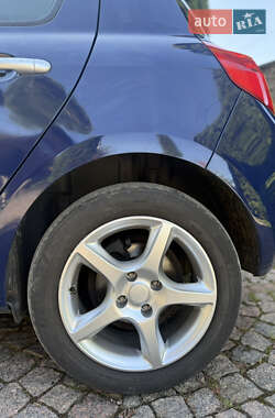 Хэтчбек Renault Clio 2007 в 
