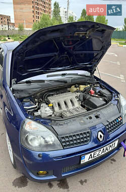 Хетчбек Renault Clio 2003 в 