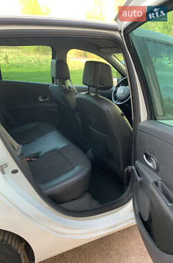 Хэтчбек Renault Clio 2012 в 