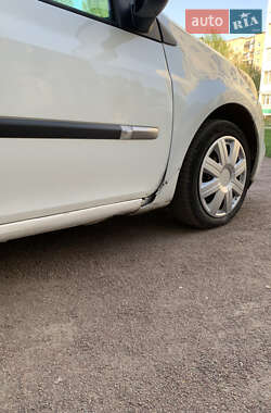 Хэтчбек Renault Clio 2012 в 