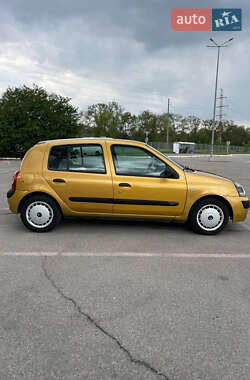 Хетчбек Renault Clio 2003 в 