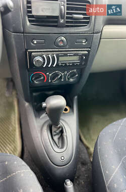 Хетчбек Renault Clio 2003 в 