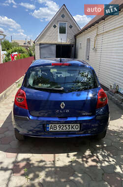 Хетчбек Renault Clio 2006 в 