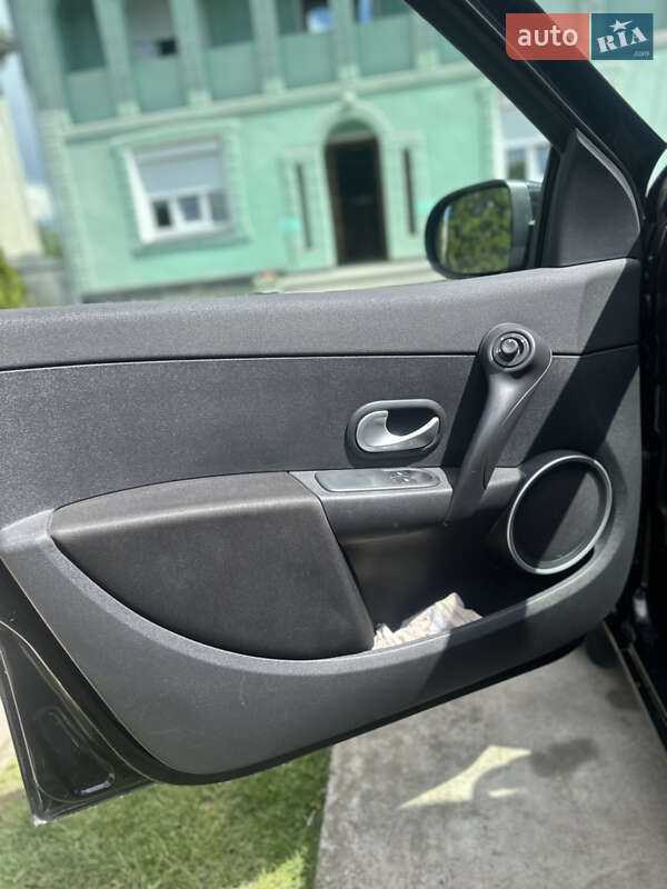 Хэтчбек Renault Clio 2009 в Новоселице