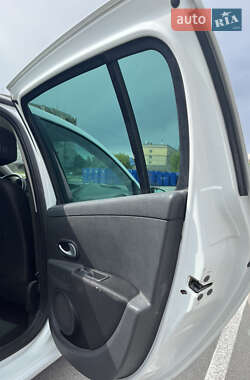 Хэтчбек Renault Clio 2009 в 