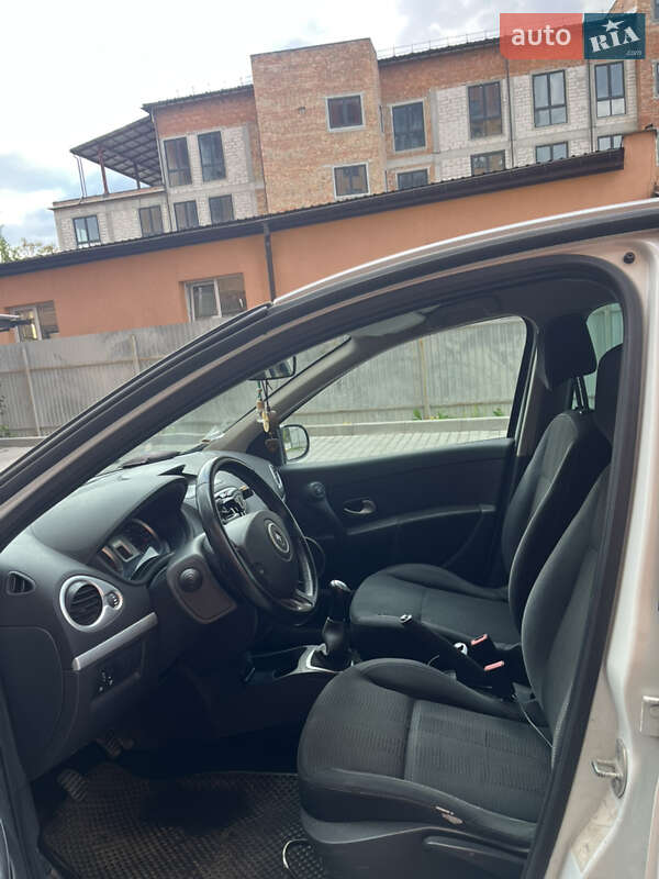 Хэтчбек Renault Clio 2009 в Каменец-Подольском