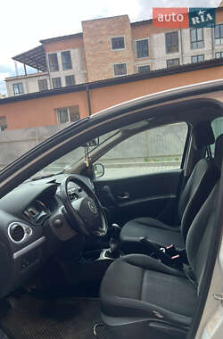 Хэтчбек Renault Clio 2009 в 