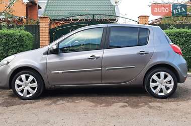 Хетчбек Renault Clio 2012 в 