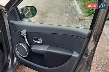 Хетчбек Renault Clio 2012 в 