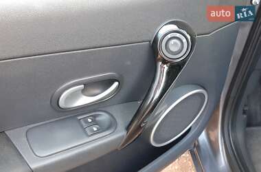 Хетчбек Renault Clio 2012 в 