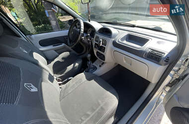 Хэтчбек Renault Clio 2003 в 