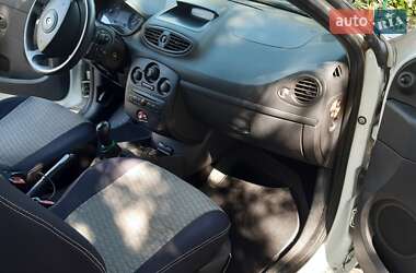 Хэтчбек Renault Clio 2010 в 