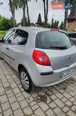 Хэтчбек Renault Clio 2007 в 