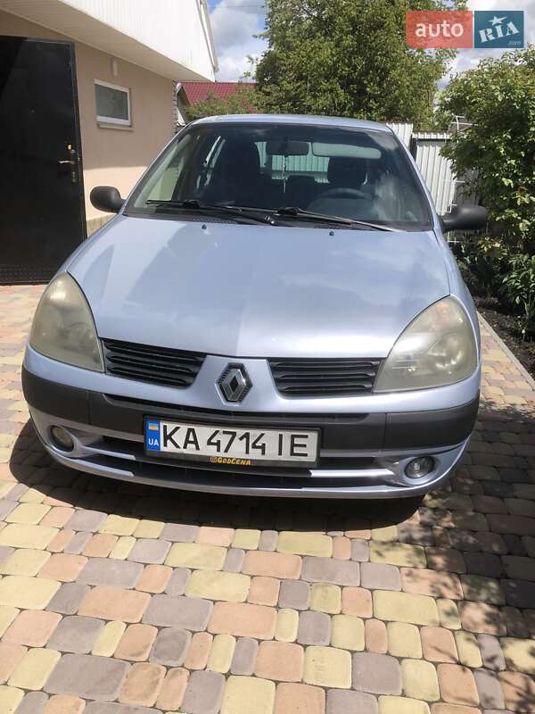Хэтчбек Renault Clio 2005 в 