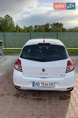Хэтчбек Renault Clio 2011 в 