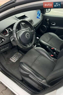 Хэтчбек Renault Clio 2011 в 
