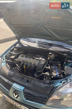 Хэтчбек Renault Clio 2004 в 