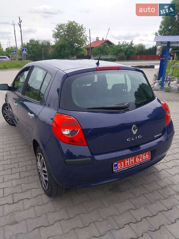 Хэтчбек Renault Clio 2006 в Владимире