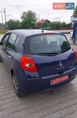 Хэтчбек Renault Clio 2006 в 