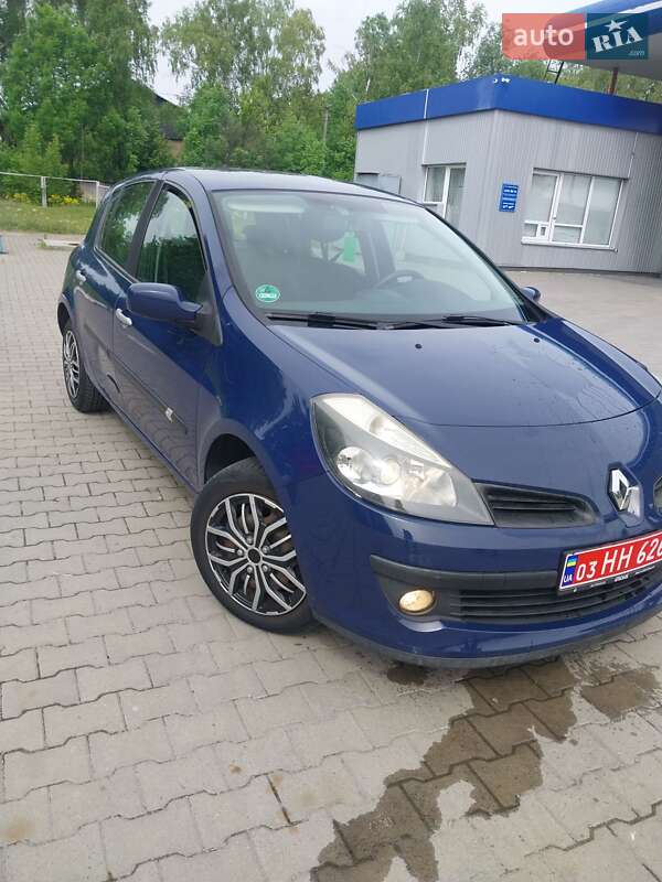 Хэтчбек Renault Clio 2006 в Владимире