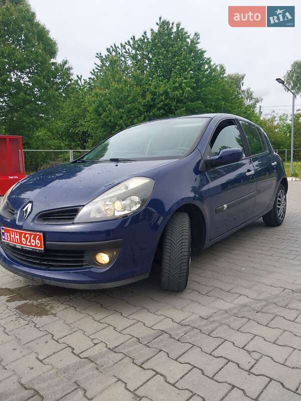 Хэтчбек Renault Clio 2006 в Владимире