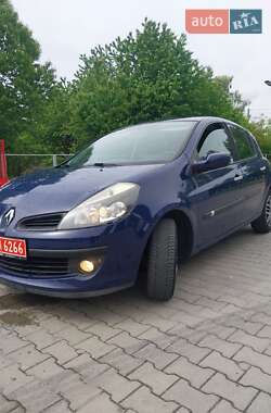 Хэтчбек Renault Clio 2006 в 