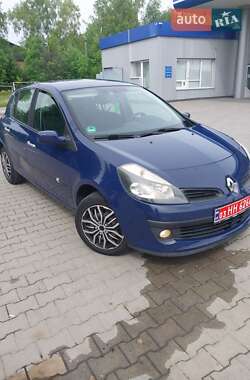 Хэтчбек Renault Clio 2006 в 
