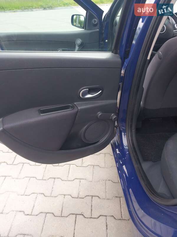 Хэтчбек Renault Clio 2006 в Владимире