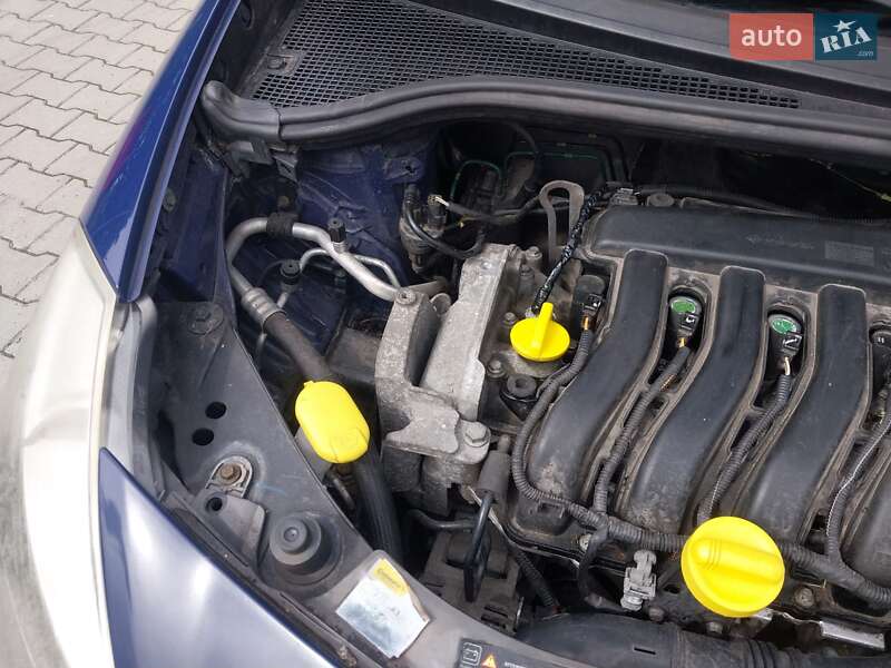 Хэтчбек Renault Clio 2006 в Владимире