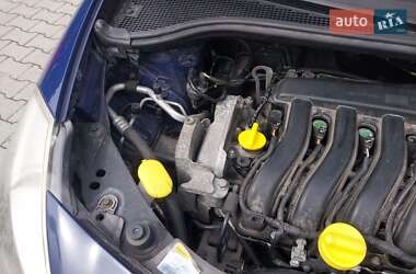 Хэтчбек Renault Clio 2006 в 