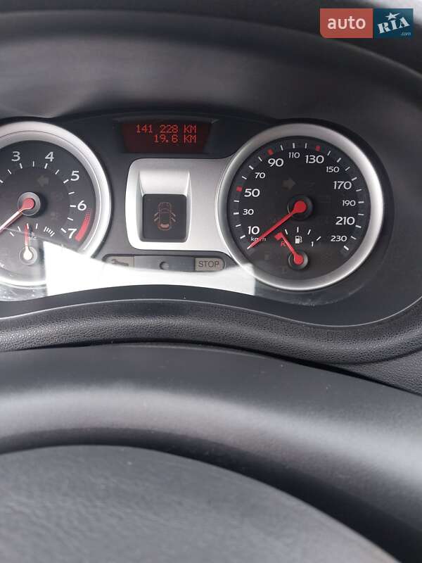 Хэтчбек Renault Clio 2006 в Владимире