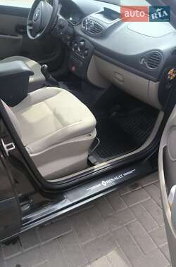 Хэтчбек Renault Clio 2006 в 