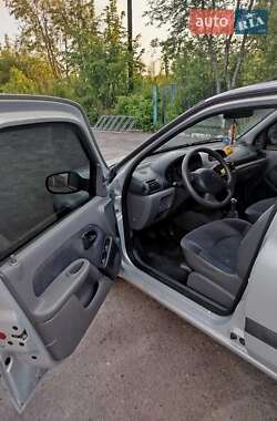 Хетчбек Renault Clio 2000 в 